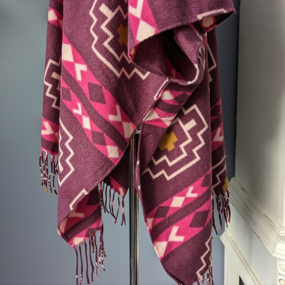 Aztec print poncho - Picture 3 of 6